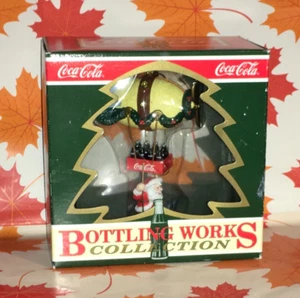 Colección Coca-Cola Bottling Works adorno de Papá Noel 1992 con caja - Imagen 1 de 12