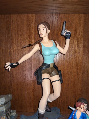 Rare 2000 Varner Tomb Raider Starring Lara Croft 12" Statue 1766 of 4500 Cover