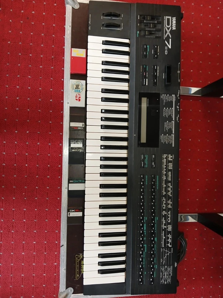 Yamaha DX7 II-D Synthesizer (mit Koffer) - Bild 1 von 1