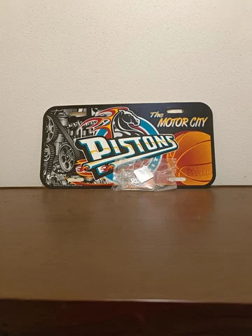 NBA Detroit pistons plastic vanity license plate / holo keychain combo Cover