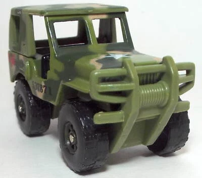 Jeep militar fundido a presión Maisto en camuflaje verde selva marcado GI Joe Foto 1 de 3