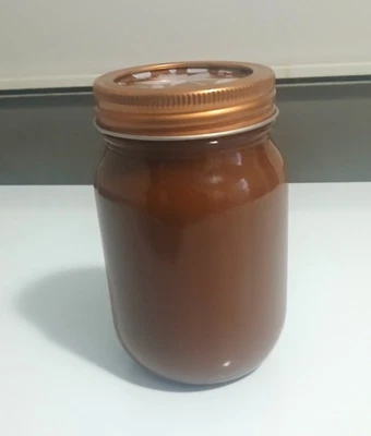 VELA FRASCO DE 16 OZ EM PAUS DE CANELA YUMMY cera de soja altamente perfumada - Imagem 1 de 4