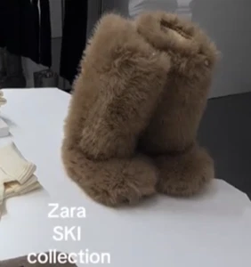 ZARA 2025 NUEVO CON ETIQUETAS. BOTAS COLECCIÓN ESQUÍ PIEL OVEJA BEIGE CLARO. 2705/410/111 - Imagen 1 de 11