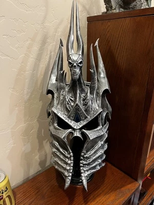 Casco de cosplay portátil Arthas Lich King 1:1 coleccionable con soporte Foto 1 de 4