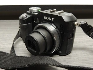 Sony Cyber Shot DSC-V3 Black 4X Zoom 7.2MP Digital Camera -Works no batt/SD - Picture 1 of 22