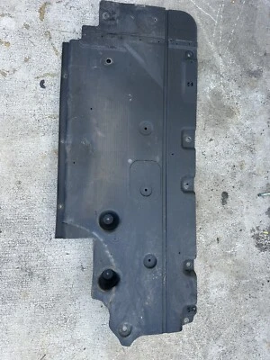 Ram Promaster City 2015-2019 trasero izquierdo debajo del cuerpo protector contra salpicaduras OEM Foto 1 de 4