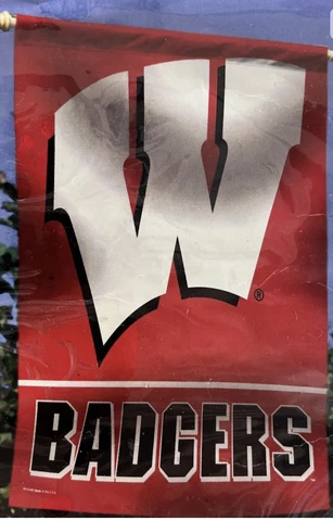 **New** Wisconsin Badgers W Logo Flag vertical 27” x 37” banner college football Cover