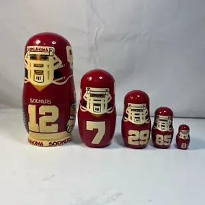 Oklahoma Sooners Russian Nesting Dolls Football NCAA Sport set 5 pezzi vintage - Foto 1 di 4