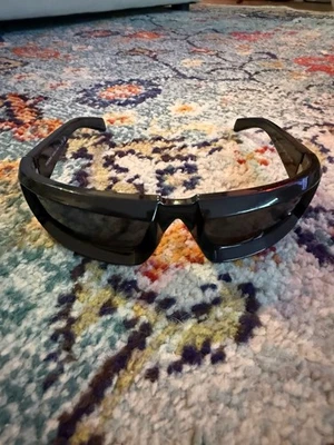 Gafas de sol Prada - Marco negro envolvente con escudo con estuche Foto 1 de 4