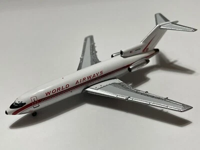 Aeroclassics World Airways Boeing 727-100 N692WA 1960 escala 1/400 Foto 1 de 4