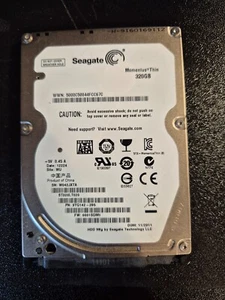 HDD PER SONY PS3 PS4 SEAGATE Momentus Thin ST320LT020 320GB 2,5" 16MB CACHE SATA - Foto 1 di 8