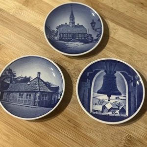 Menge 3 Royal Copenhagen Denmark Blau 3" Mini Teller Plaketten 69,81,13 - Bild 1 von 14