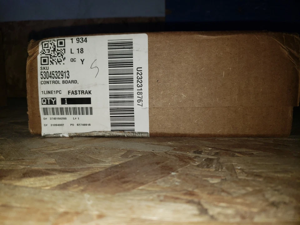 5304532913 OEM Frigidaire Refrigerator Control Board New - Image 1 of 1