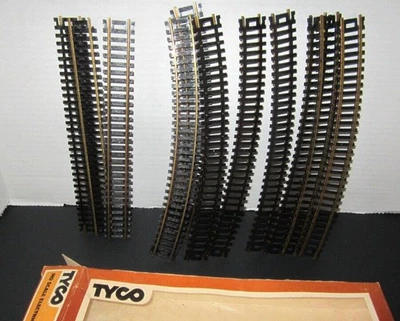 Tyco Train Tracks HO Scale Lot of 11-  8 Curved & 3 Straight - Image 1 of 4