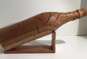 Weinflasche 3D Puzzle Holzpuzzle Brainteaser mit Ständer. - Bild 1 von 5