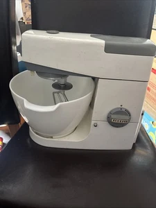 Mezclador Kenwood Chef A701A con accesorio e instrucciones de tazón funcionando, vintage. - Imagen 1 de 12