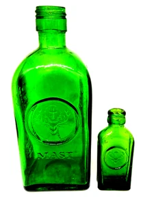 Botellas Jägermeister 0,35L 0,02 L logotipo en relieve alrededor de 1954-1970 Hubertus Hirsch - Imagen 1 de 4
