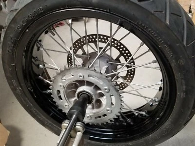 Suzuki DRZ400 SM 2007 rueda trasera Supermoto 2000-2025 140/70-17 stock fabricante de equipos originales Foto 1 de 4