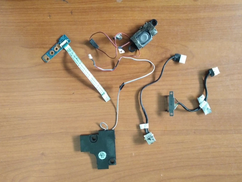 ACER ASPIRE V5-531 SERIES MS2631  power jack-  CASSE- TASTO ACCENSIONE  od 2709 - Immagine 1 di 1