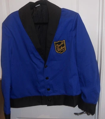 LOTE UNIFORME DE ASISTENTE VINTAGE AÑOS 80 ~ CHUCK'S VALET PARKING ~ L.A. XL 46" HECHO EN EE. UU. Foto 1 de 4