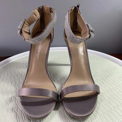 Mujer Christian Siriano Taupe Satén Estrás Cremallera Zapatos Talla 7.5 Baile de graduación Boda Foto 1 de 4