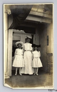 1905 Real Photo Family Portrait Mother & Daughters White Dresses Hats Photograph - Picture 1 of 4