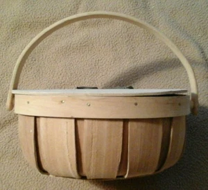 OVAL BASKET WITH LID/HANDLE  - Picture 1 of 5