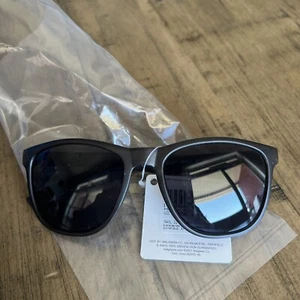 FGX (Makers Of Foster Grant) 100% UVA + UVB Protection Sunglasses - Picture 1 of 5