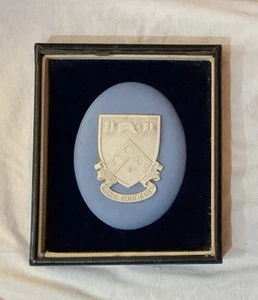 Antiguo escudo de armas medallón Wedgwood UPenn primera edición #171 - Imagen 1 de 3