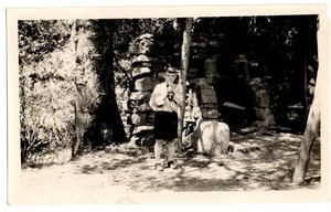 Fotografía de Topanga Canyon, California 1924, Boy at Summit - Imagen 1 de 3