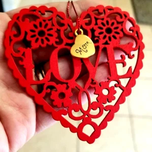 Handmade Mom Wood Heart, Mom Gift, Mom Wall Sign, Christmas Gift for Mom - Picture 1 of 4