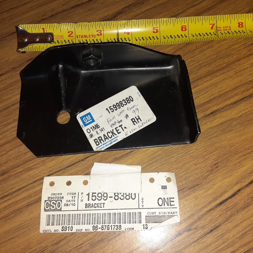 NOS GM Front Upper Fender Bracket 1988-1999 GMC K2500 SUBURBAN RH 1599830 F62 - Image 1 of 4