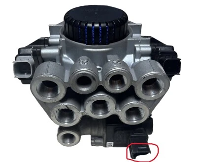 Wabco Anti Lock Braking System ABS Valve 9760001070 037 - Image 1 of 4