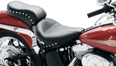 Mustang Seat (75076) Harley 2000-2006 Softail 1 Piece 2-Up Chrome Studded Foto 1 de 4
