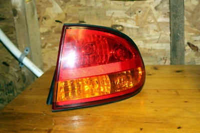 Oldsmobile Alero 1999 luz trasera exterior lateral del pasajero derecho usada Foto 1 de 4