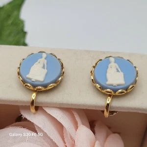 Vintage BLUE CAMEO EARRINGS Grecian Roman Woman Oval Screw Back Gold Tone - Picture 1 of 5