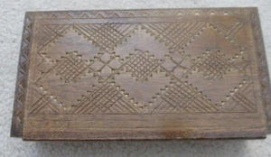Vintage Carved Arts & Crafts Box - about 18.5 x 10 x 4.5 cm - Picture 1 of 8