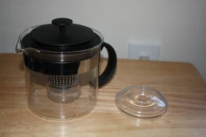 Bodum Teapot 34 oz ~Glass Carafe & Lid~Loose Leaf Infuser~Plastic Lid & Press - Picture 1 of 5