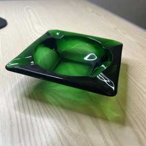Posacenere quadrato in vetro verde smeraldo MCM vintage 4,5 pollici - Foto 1 di 11