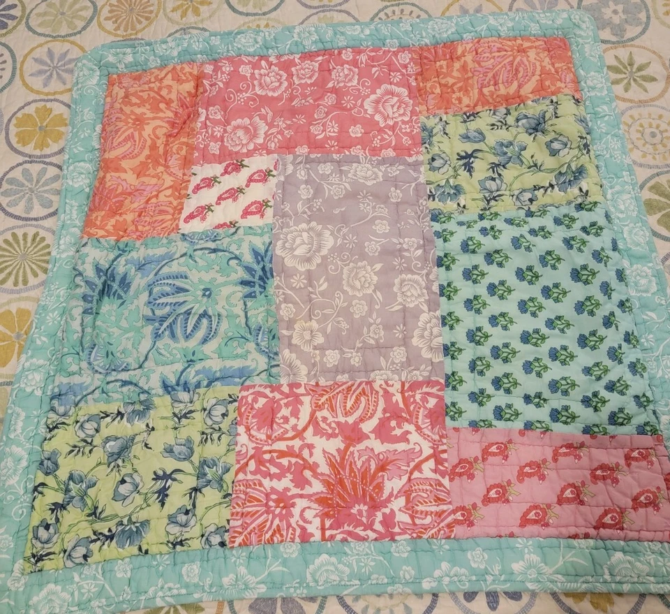 Par de fundas europeas acolchadas Pottery Barn Patchwork estampado en bloques  Foto 1 de 4