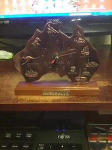 AUSTRALIA MAP SHAPED DESKTOP LOCAL LANDMARKS  BIRTHDAY CHRISTMAS TIME - Picture 1 of 2