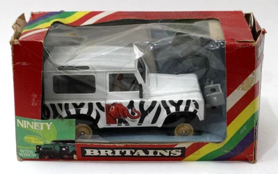 Vtg Britains 7133 Land Rover Safari Ninety w Winch 1:32 MIB Boxed 1980 England - Image 1 of 4