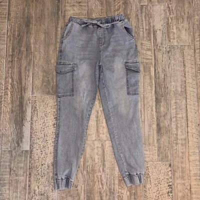 Pantalones de chándal para mujer Almost Famous azul claro lavado de mezclilla con bolsillo cargo talla M” Foto 1 de 4