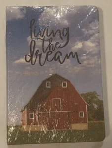 Living The Dream Journal Scheune Bauernhof rustikales Leben Grafik Stoffeinband neu VERSIEGELT - Bild 1 von 2