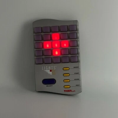 JUEGO ELECTRÓNICO PORTÁTIL LIGHTS OUT VINTAGE/RETRO de TIGER 1995 - Funciona PROBADO Foto 1 de 4