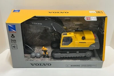 NewRay Volvo EC460B Excavator Model Toy 1:32 New in Box Track Hoe toy - Image 1 of 4