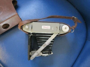 Cámara Kodak Tourist II vintage con estuche - Imagen 1 de 12