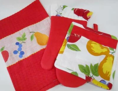 Corelle CHUTNEY FRUIT 3-pc Kitchen Set OVEN MITT, POT HOLDER, WAFFLE HAND TOWEL - Image 1 of 4