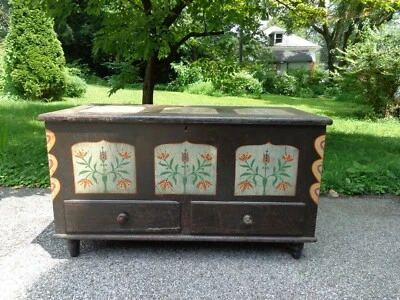 Antigua manta pintada del siglo XIX con 2 cajones exteriores y caja de velas  Foto 1 de 4