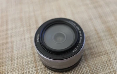 Lente Canon EF-M 22 mm f/2 STM - Plateada - Excelente estado Foto 1 de 4